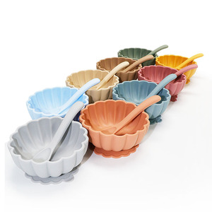 Bols et cuillères d'alimentation pour bébés en silicone de qualité alimentaire, modernes, en forme de carotte, souples, mignons, avec ventouses anti-chute - Product Image 2