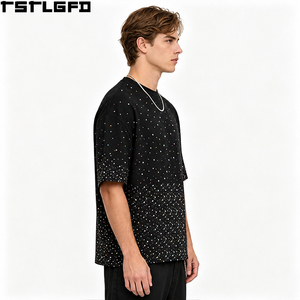 เสื้อยืดโอเวอร์ไซส์ทรงใหญ่ หนัก น้ำหนักมาก สำหรับผู้ชาย สีดำ ประดับเพชรหลากสีไล่เฉดสี คอกลม ขายส่ง - Product Image 4