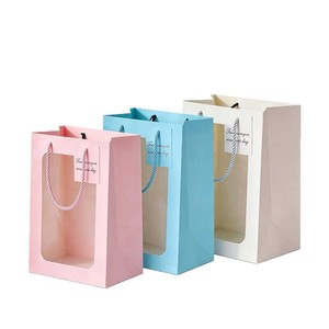 Bolsa de Regalo de Papel Rosa con Ventana Transparente, Asa de Cuerda Trenzada, Diseño de Lujo con Estampado Dorado, Reciclable para Manualidades y Regalos - Product Image 1