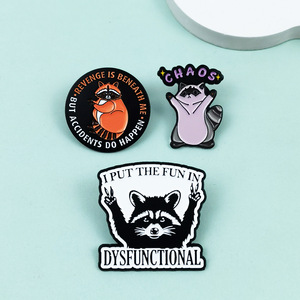 Divertido Pin Esmaltado <span class=keywords><strong>de</strong></span> Mapache con Diseño <span class=keywords><strong>de</strong></span> <span class=keywords><strong>Amor</strong></span> y Traviesura, Broche <span class=keywords><strong>de</strong></span> Animal <span class=keywords><strong>de</strong></span> Dibujos Animados, Insignia <span class=keywords><strong>de</strong></span> Solapa, Joyería, Regalo para Amigos y Niños - Product Image 2