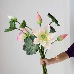 Morbida gomma artificiale loto ninfea Bouquet lavabile <span class=keywords><strong>fiori</strong></span> falsi per soggiorno decorazione per san valentino all'ingrosso - Product Image 1