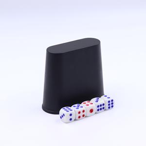 Accesorios de Juego de Mesa con Logotipo Personalizado, 4 Vasos para Dados de Cuero PU con Interior de Terciopelo, con Juego de Dados de Póker para Fiestas de Casino - Product Image 1