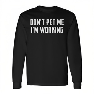 Maglietta a maniche lunghe con stampa 'Don't Pet Me I'm Working', divertente per gli amanti degli animali domestici - Product Image 2