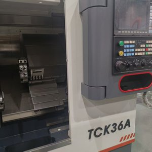 Torno horizontal de un solo husillo con bancada inclinada TCK36A con control PLC GSK980TC3 para torneado de piezas complejas - Product Image 4