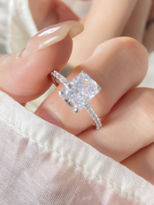 Bague de fiançailles en zircon taille radiant, argent 925 plaqué rhodium, pavé de diamants, bijoux classiques pour femmes - Product Image 2