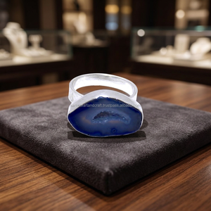 Bague de mariage unisexe plaquée or classique avec pierre précieuse naturelle Druzy bleue taille ovale et sertissage clos, idéale pour un cadeau de fête - Product Image 2