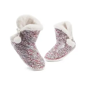 Pantoufle floue confortable pour femmes avec pinces pour usage domestique pantoufles de chambre avec pompon bottes d'intérieur