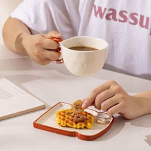 Tasse à café de la série <span class=keywords><strong>Biscuit</strong></span> petit-déjeuner irrégulier fait à la main de style créatif avec poignée à biscuits et assiette à pain - Product Image 3