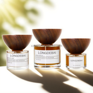 Nouvelle Arrivée Flacon de Parfum Vide Transparent avec Pompe à Pression Ronde 30ml 50ml 100ml en Verre avec Bouchon en Bois - Product Image 1