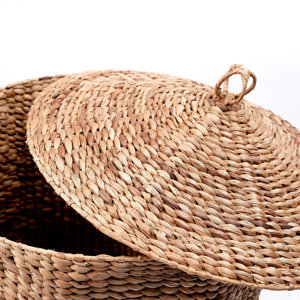 Panier à linge artisanal en jacinthe d'eau avec couvercle, panier de rangement tissé GARUT en 3 tailles, organiseur de vêtements écologique - Product Image 1