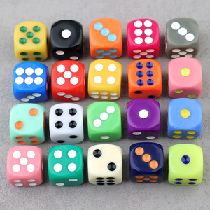 Vente en gros de <span class=keywords><strong>perles</strong></span> de charme en acrylique colorées de 14 mm, en forme de dés à six faces, pour la fabrication de jeux, de porte-clés et d'accessoires - Product Image 4