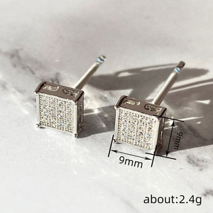 Orecchini a Perno Geometrici Quadrati, Gioielli Minimalisti ed Eleganti per Donne, Uso Quotidiano, Ufficio, Outfit Casual, Regalo - Product Image 4