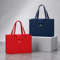 Boîte d'emballage cadeau portable pliable en cuir PU et velours avec poignée pour présentation de cadeaux et branding de détail (vente en gros)