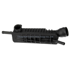 Válvula de ventilación de admisión de motor, adaptador de tubo de calentador, respiradero para VW Caddy Jetta Golf Polo Seat Ibiza <span class=keywords><strong>Skoda</strong></span> <span class=keywords><strong>Fabia</strong></span> 036121188B - Product Image 1