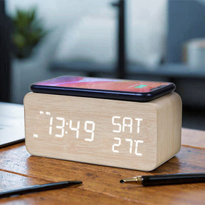 Reloj Despertador Inalámbrico con Carga HO KINH DOANH HUANG KAI, Diseño Retro con Aspecto de Madera, Pantalla Digital Doble Inteligente, Temperatura y Humedad - Product Image 5