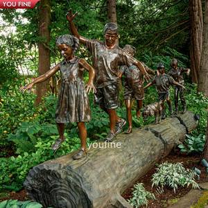 Estatua de Bronce de Tamaño Real para Exteriores de Maestros y Niños en Línea en la Calle - Product Image 4