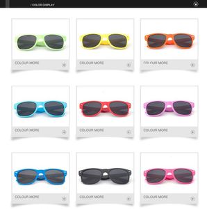 Lunettes de soleil classiques personnalisées avec logo 2026, lunettes de soleil pour hommes et femmes, cadeaux promotionnels bon marché, vente en gros personnalisée, lunettes de soleil UV400 - Product Image 2