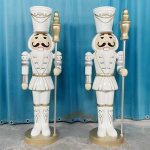 Estatua gigante <span class=keywords><strong>de</strong></span> <span class=keywords><strong>Cascanueces</strong></span> <span class=keywords><strong>de</strong></span> fibra <span class=keywords><strong>de</strong></span> vidrio para exteriores para decoración <span class=keywords><strong>de</strong></span> festivales navideños hecha <span class=keywords><strong>de</strong></span> escultura <span class=keywords><strong>de</strong></span> resina - Product Image 2