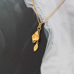 New Golden Calla <strong>Lily</strong> Flower Tassel Stainless Steel <strong>Necklace</strong> for Ladies Gentle and Versatile Retro Exquisite Clavicle Chain - Product Image 4