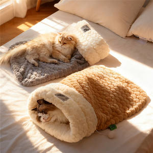 Cama para Gatos, Bolsa de Dormir para Mascotas, Alfombra de Invierno para Interiores, Cálida, Semicerrada, de Felpa Suave, Saco para Gatos, Cama Cálida para Cachorros y Gatitos - Product Image 2