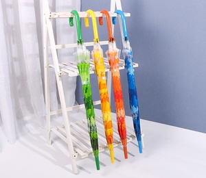 Vente en gros <span class=keywords><strong>plastique</strong></span> feuille d'érable parapluie <span class=keywords><strong>pas</strong></span> <span class=keywords><strong>cher</strong></span> POE transparent multi couleurs fleur cadeau <span class=keywords><strong>jardin</strong></span> droit clair parapluies Parasol - Product Image 3