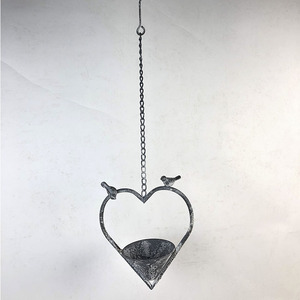 Mangeoire à oiseaux suspendue en métal <span class=keywords><strong>peint</strong></span>, style rustique, antique, vintage, design en forme de cœur, résistante à l'eau, pour l'extérieur, la cour, l'observation des oiseaux - Product Image 1