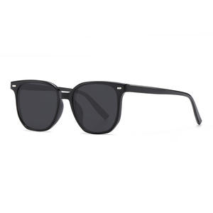 Gafas de Sol de Mujer, Estilo Moderno, Montura Negra de PC, Protección UV400 Tipo 3, Gafas de Moda de Alta Gama - Product Image 2