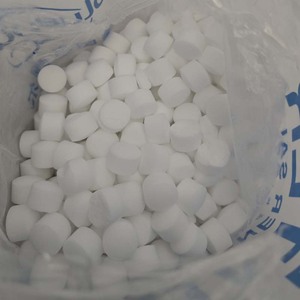 Tablettes de <span class=keywords><strong>sel</strong></span> blanc Résine échangeuse d'ions <span class=keywords><strong>Sel</strong></span> adoucissant l'eau 99% Adsorbant Chlorure de sodium Grade industriel Adoucissement de l'eau - Product Image 2