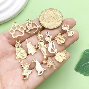 จี้แมวการ์ตูนน่ารัก รูปทรงผสมผสานสีทอง อุปกรณ์ตกแต่งเครื่องประดับ DIY สำหรับงานสร้างสรรค์ - Product Image 2