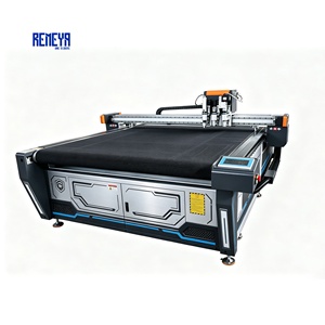 Cutter industriel REMEYA pour cuir avec fonction de découpe de préimprégnés et de PET recyclé pour sièges automobiles et systèmes en microfibre - Product Image 1