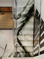 Grandes dalles de marbre blanc Panda poli, motif Book Match - Design moderne et imperméable pour comptoirs, murs, sols et escaliers d'hôtel