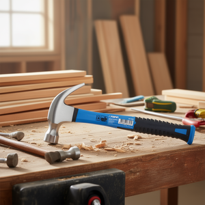 Martillo de carpintero Fervi de 20 oz con cabeza de acero y mango de goma azul para trabajos de carpintería y construcción - Product Image 3