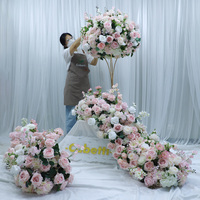 Centro de Mesa de Lujo con Vegetación y Guirnalda Floral |   Decoración de Mesa para Bodas, Arreglos Florales para el Lateral del Sofá y Diseño Floral DIY