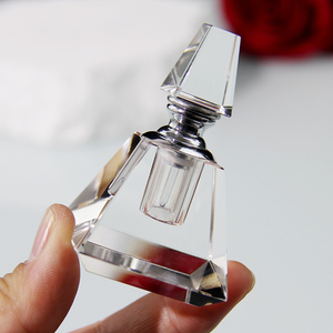 Tùy Chỉnh Kích Thước Rỗng Kim Tự Tháp Hình Dạng 5Ml Rõ Ràng Tinh Thể Nước Hoa Chai Dubai Dầu Thủy Tinh Oud Chai - Product Image 5