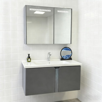 Meuble de salle de bain en acier inoxydable antirouille gris foncé avec panneau vertical cannelé, miroir LED intelligent anti-buée et lavabo en céramique pour ensemble de villa