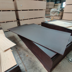 Contreplaqué filmé antidérapant 1250*2500mm, faible émission de formaldéhyde E0, <span class=keywords><strong>prix</strong></span> compétitifs pour flight cases, fabriqué au Vietnam - Product Image 4
