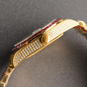 La version luxueuse est bientôt disponible : un savoir-faire inédit combiné à une touche de style unique. Montre mécanique pour homme - Product Image 4