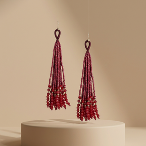 Boucles d'oreilles pendantes à pompons en perles de rocaille marron, tendance pour les femmes modernes, accessoires de mode, disponibles en gros, perles de verre - Product Image 1