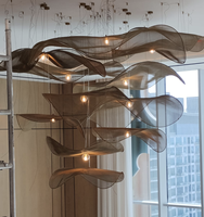 Lustre personnalisé pour hall d'hôtel, grand luminaire suspendu en verre, lampe suspendue moderne de luxe blanc or LED