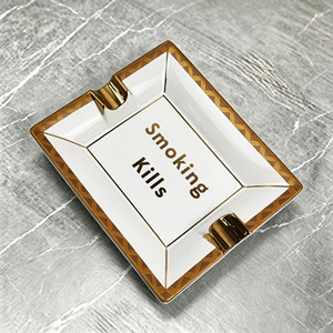 ที่เขี่ยบุหรี่เซรามิคทรงสี่เหลี่ยมสีขาวทองหรูหรา ลาย <span class=keywords><strong>Smoking</strong></span> <span class=keywords><strong>Kills</strong></span> ของขวัญตั้งโต๊ะ ปรับแต่งได้ รองรับขายส่งและขายปลีก - Product Image 1