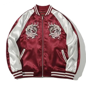 เสื้อแจ็คเก็ตวิทยาลัยแบบกำหนดเองสำหรับผู้ชายและผู้หญิง แจ็คเก็ตเบสบอลผ้าซาตินปักลาย แจ็คเก็ตบอมเบอร์แบบกลับด้านได้ บาง น้ำหนักเบา เป็นมิตรกับสิ่งแวดล้อม คุณภาพสูง ขายส่ง - Product Image 1