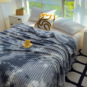 Couverture en molleton imprimée chic légère Technique tissée Utilisation à domicile et voyage orné de superbes impressions - Product Image 5