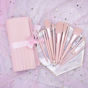 Juego <span class=keywords><strong>de</strong></span> brochas <span class=keywords><strong>de</strong></span> maquillaje profesional Rosa ultra suave <span class=keywords><strong>de</strong></span> 11 piezas logotipo personalizado superventas con mango <span class=keywords><strong>de</strong></span> madera <span class=keywords><strong>de</strong></span> alta calidad diseño bonito - Product Image 4