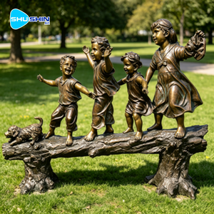Sculpture en bronze grandeur nature de petits enfants marchant sur un bois, impression numérique, décoration extérieure - Product Image 3