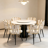 Chaise de salle à manger en velours avec dossier tressé, structure en métal doré, pieds noirs pour la maison, la cuisine, le restaurant, l'hôtel, les événements et les mariages