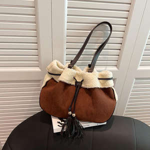 Sac à main pliable en peluche polaire de luxe pour femme avec logo personnalisé, nouvelle mode automne, sac à bandoulière - Product Image 5