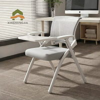 Chaise pliable peu encombrante avec dossier en maille et accoudoirs, pour tablette d'écriture, formation, conférence, école, bureau, réunion, événement