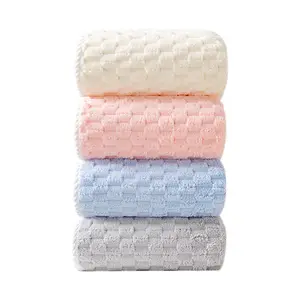 منشفة حمام بتصميم ناعم للغاية ذات غطاء للرأس ولون أبيض مصنوعة من الخيزران بنسبة 100% للأطفال حديثي الولادة مجموعة مناشف عالية الجودة