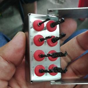 Kit de instrumental quirúrgico para implantes dentales 2026 al por mayor con brocas de implante dental con recubrimiento negro e irrigación externa - Product Image 1