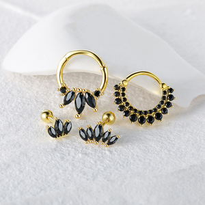 CANNER Vente en gros Bijoux minimalistes en pierre noire, Plaqué or 18K, Argent S925, Zircon noir, Ensemble de boucles d'oreilles clous et créoles - Product Image 1